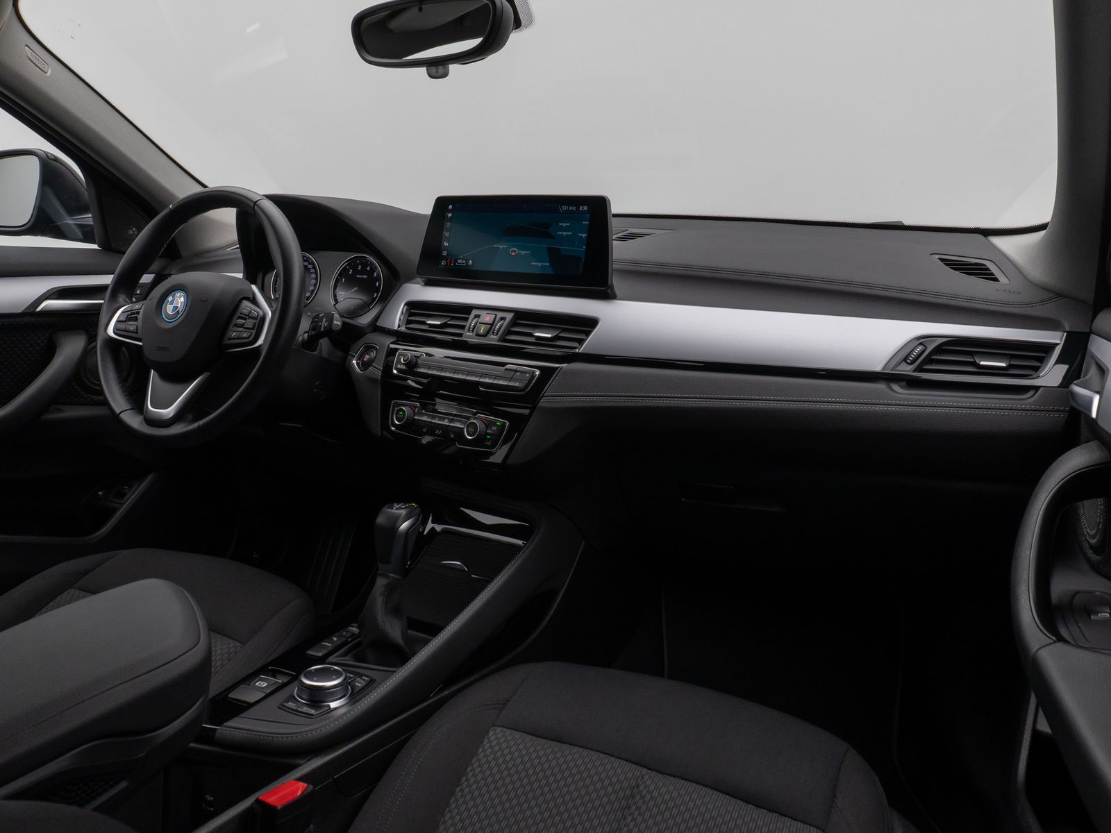 Fahrzeugabbildung BMW X2 xD25e HUD DAB H/K Navi+ Parkassist Alarm LED