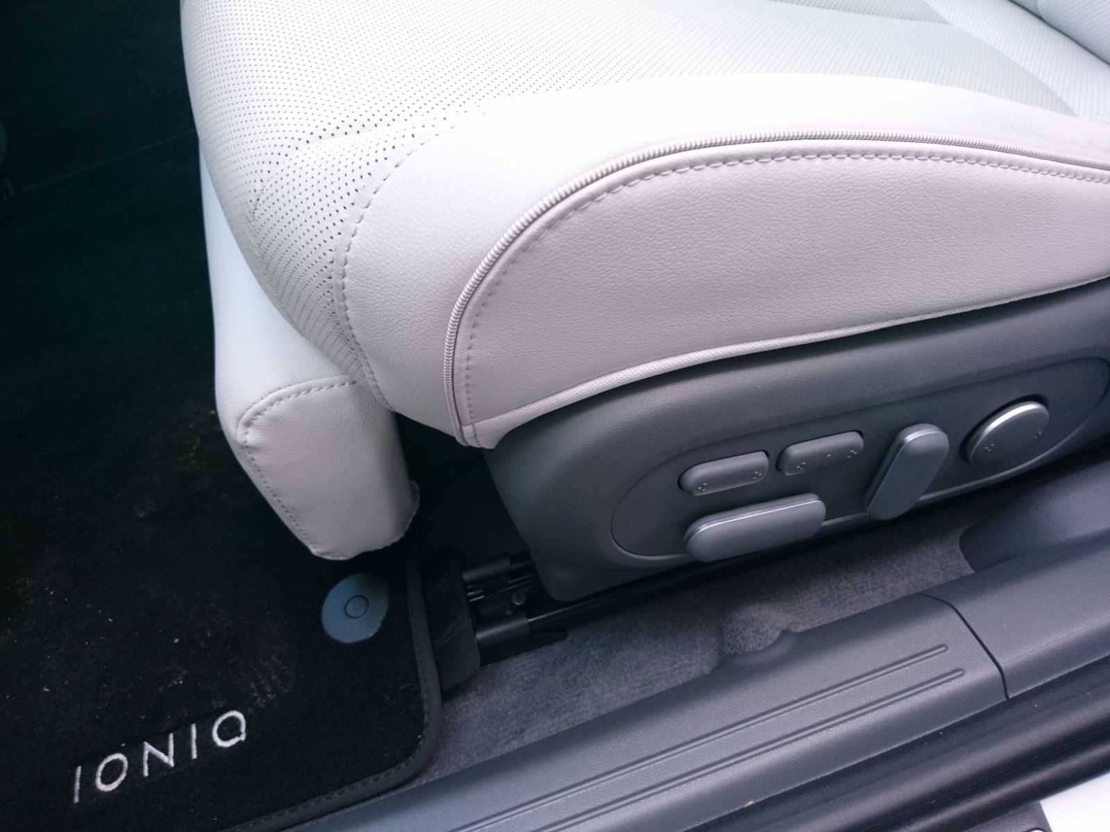 Fahrzeugabbildung Hyundai IONIQ 5 Ioniq 5 4WD 77,4 .UNIQ Assist& RelaxP.