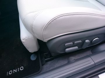 Fahrzeugabbildung Hyundai IONIQ 5 Ioniq 5 4WD 77,4 .UNIQ Assist& RelaxP.