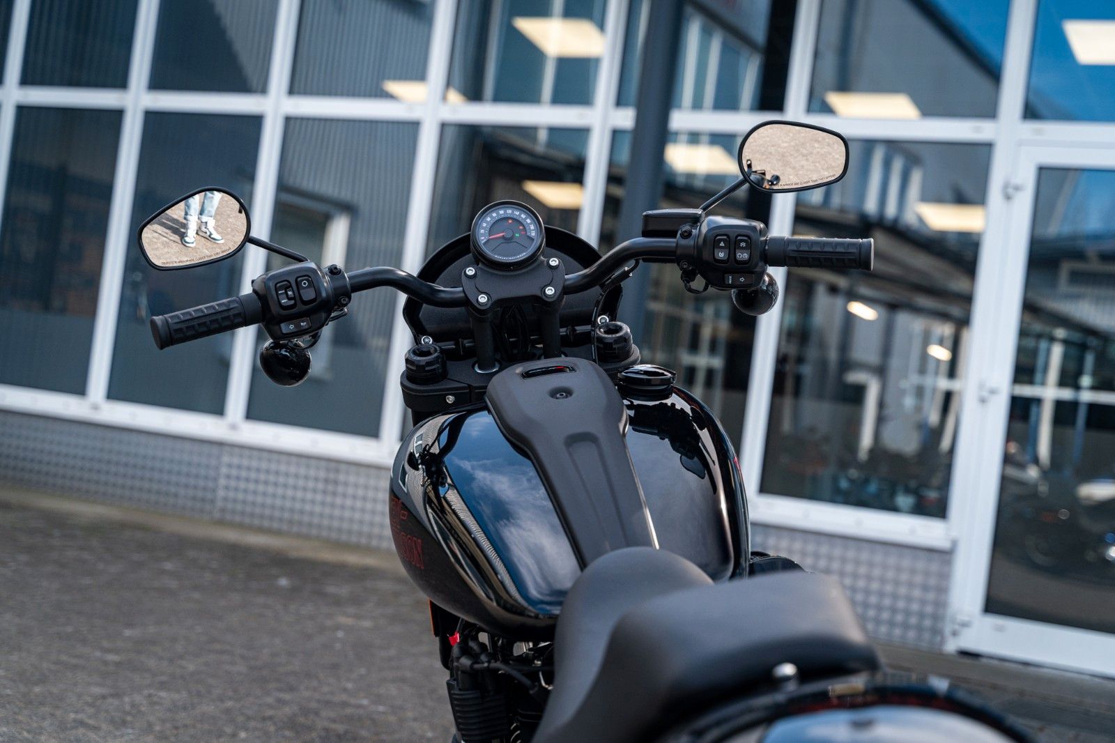Fahrzeugabbildung Harley-Davidson FXLRST LOW RIDER S 117 MY25 Kurzfr. Verfügbar