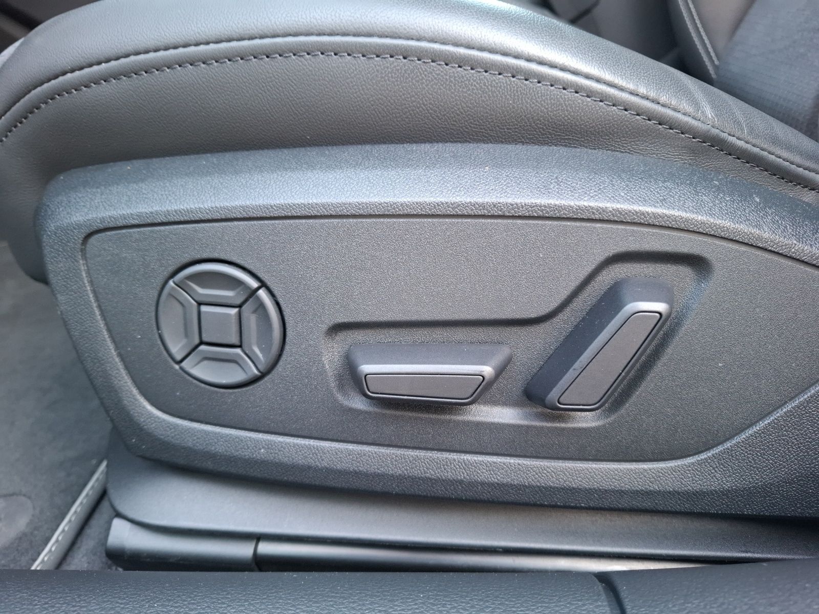 Fahrzeugabbildung Audi A6 Avant 45 TFSI sport quattro S-tronic STH LED