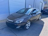 Opel Astra J Lim. 5-trg. Sport/Automatik/Navi - Opel Astra: Leder, Schiebedach