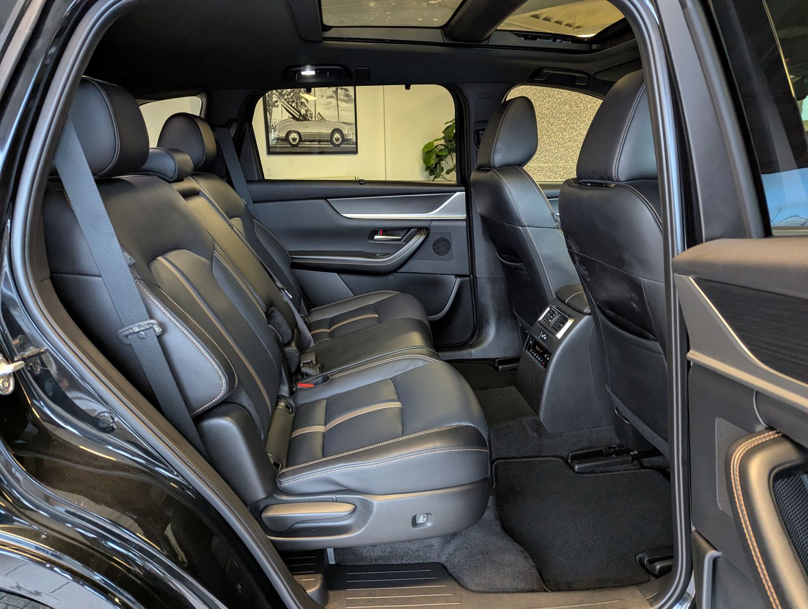 Fahrzeugabbildung Mazda CX-80 3.3L E-SKYACTIV D 254 HOMURA+ 7-Sitze Pano