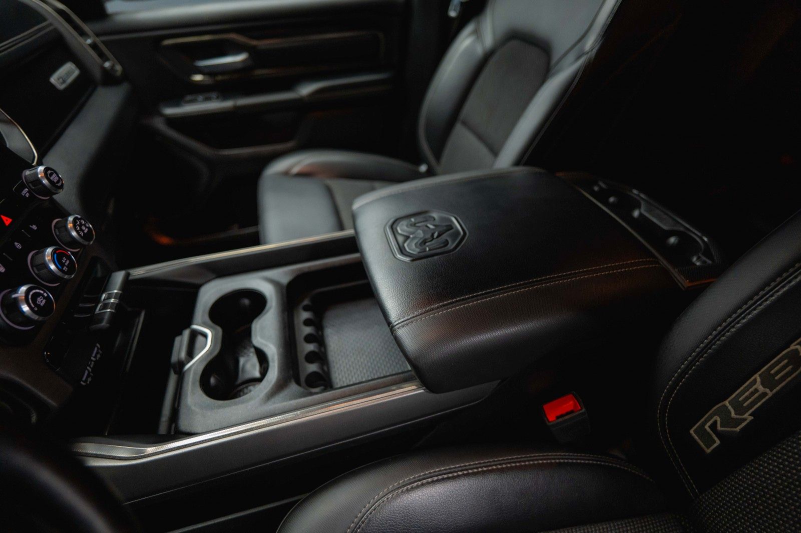 Fahrzeugabbildung Dodge RAM 5.7 V8 HEMI 4x4 REBEL OFFROAD Night AxleLock