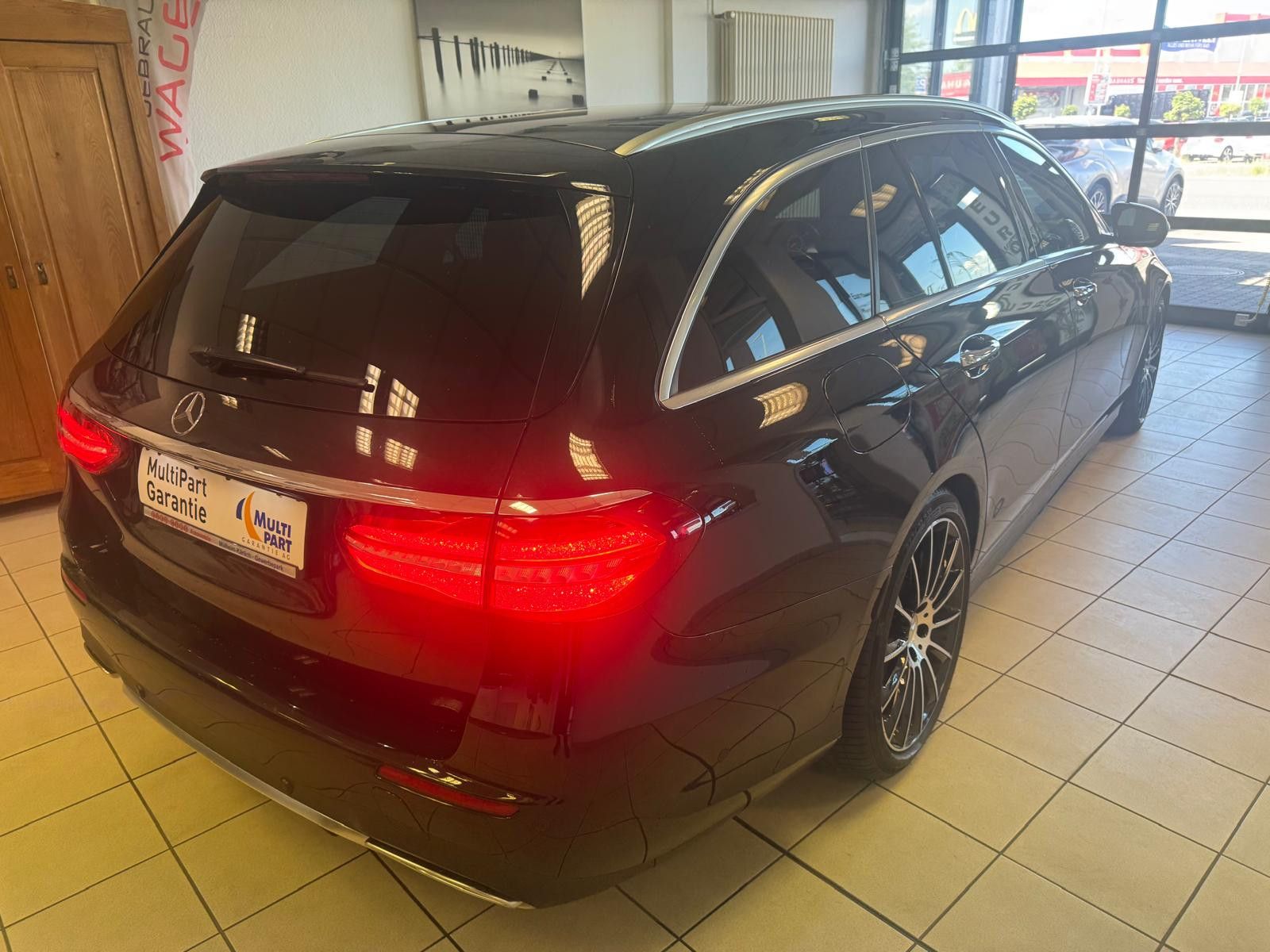 Fahrzeugabbildung Mercedes-Benz E 400 T-Modell 4Matic/LED/PANORAMA/AMG-LINE/NAVI