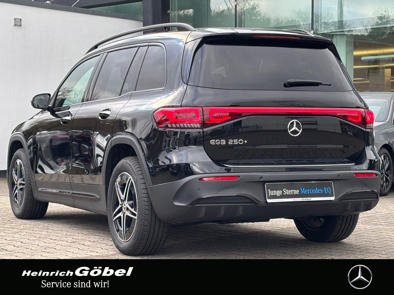 Fahrzeugabbildung Mercedes-Benz EQB 250+ AMG*PANO*HUD*KAMERA*AMBIENTEBELEUCHTUNG