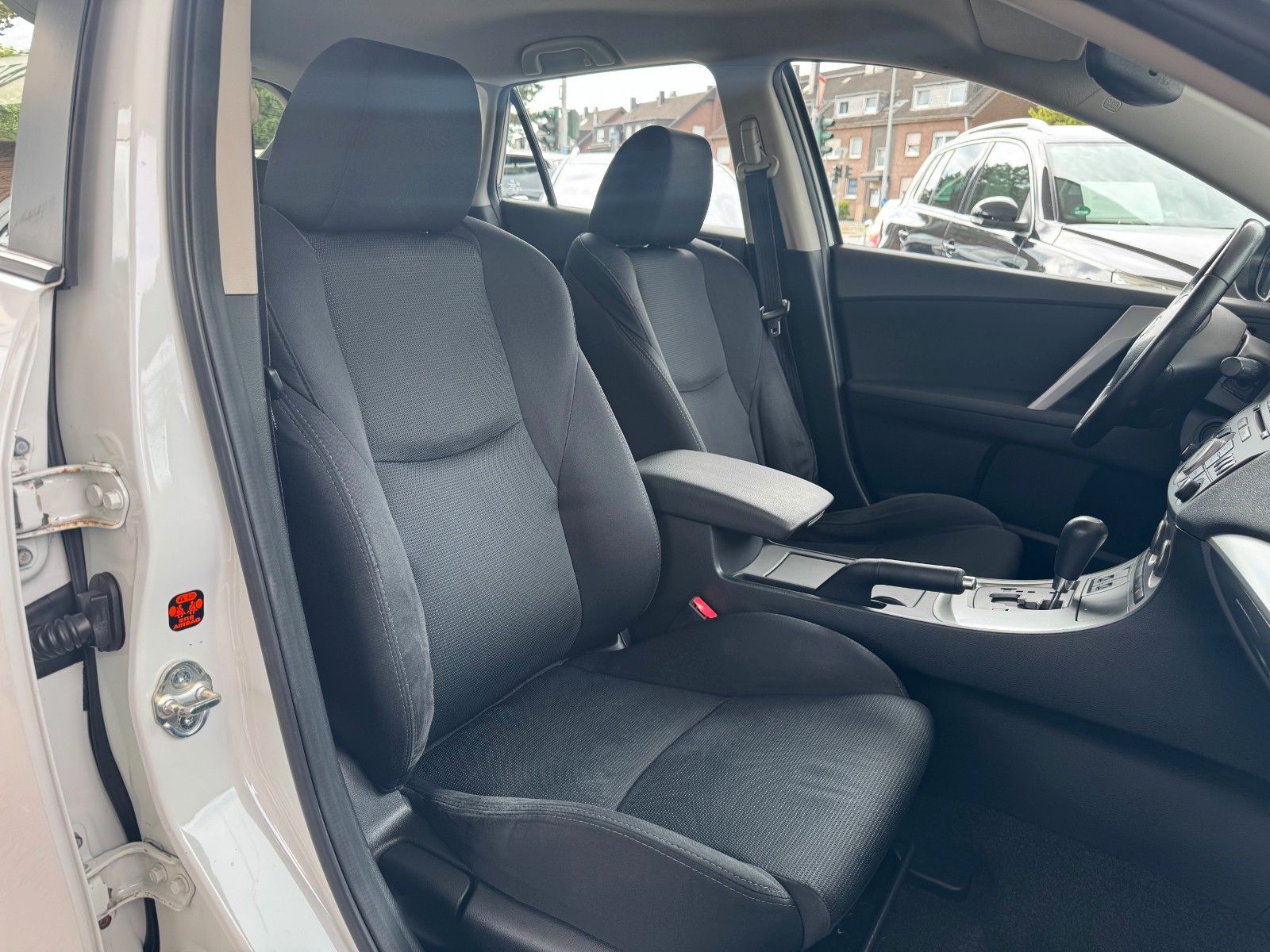 Fahrzeugabbildung Mazda 3 Lim. Sports-Line Autom. Klimaaut./BOSE/