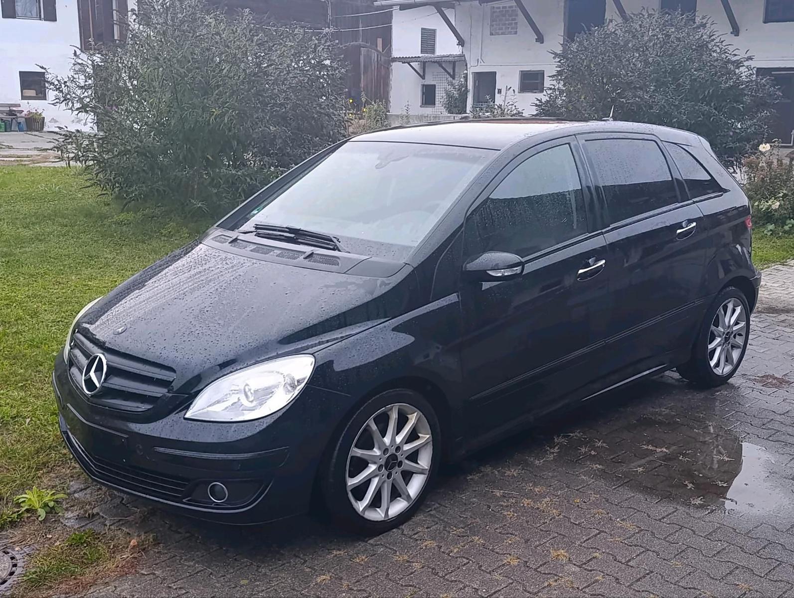 Mercedes-Benz B 200