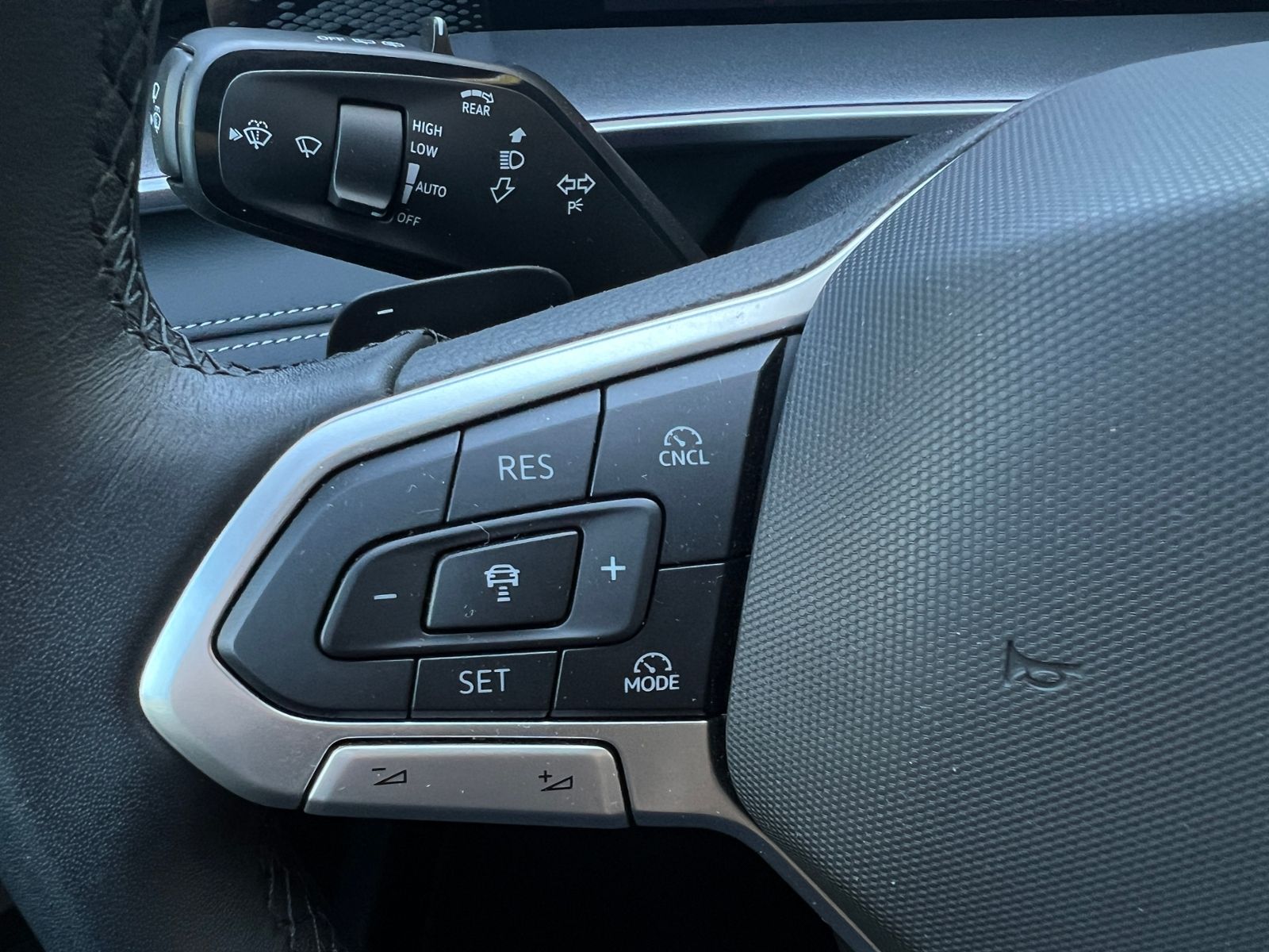 Fahrzeugabbildung Volkswagen Tayron LIFE 1.5 eTSI DSG *AHK, 7-Sitzer, LED, AC