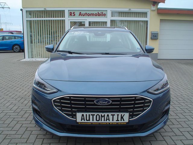 Ford Focus Turnier  Aut. Titanium mit AHK nur 5700 KM