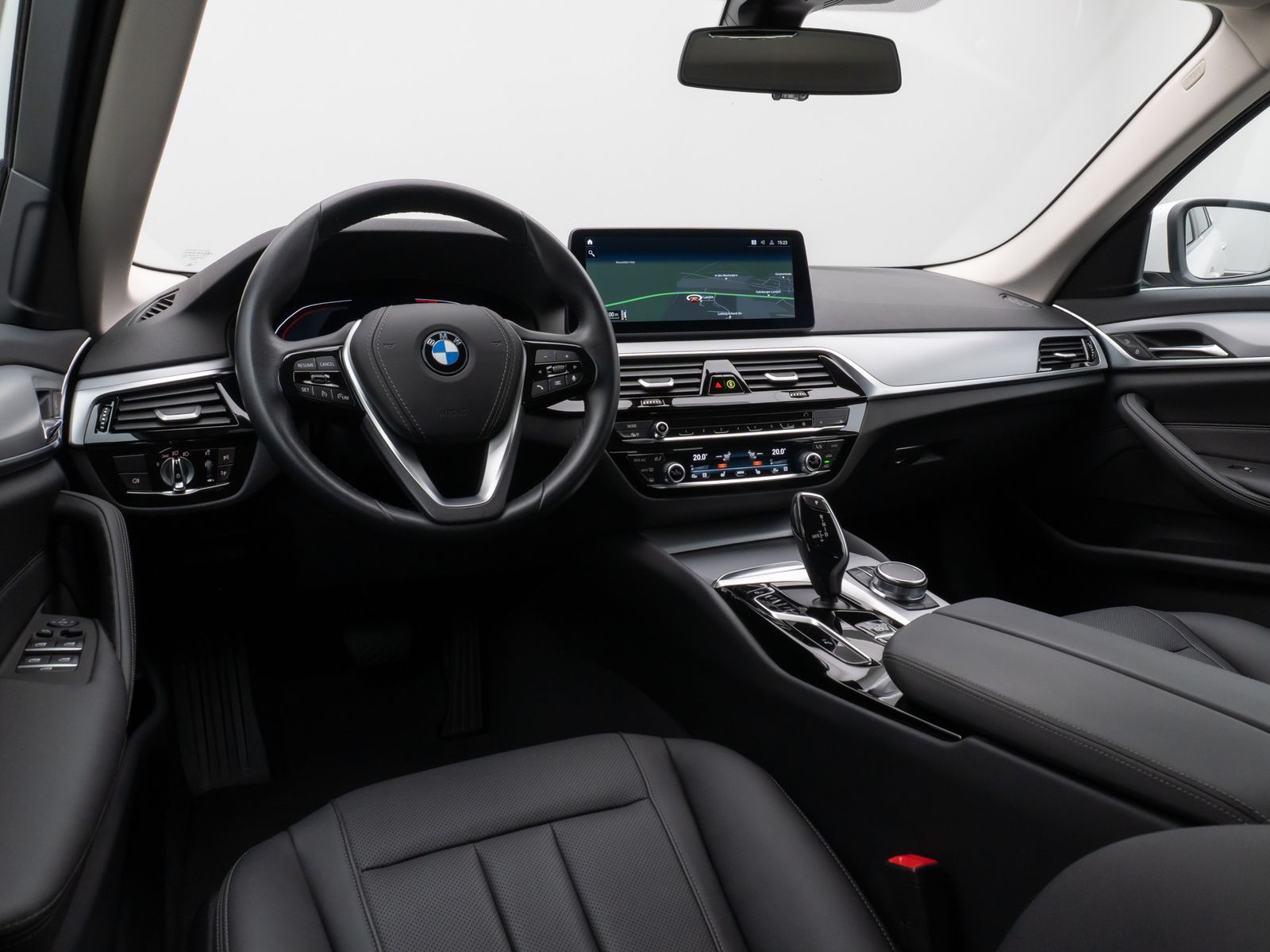 Fahrzeugabbildung BMW 520d Kamera DAB Leder 4xKlima AHK Alarm Sport