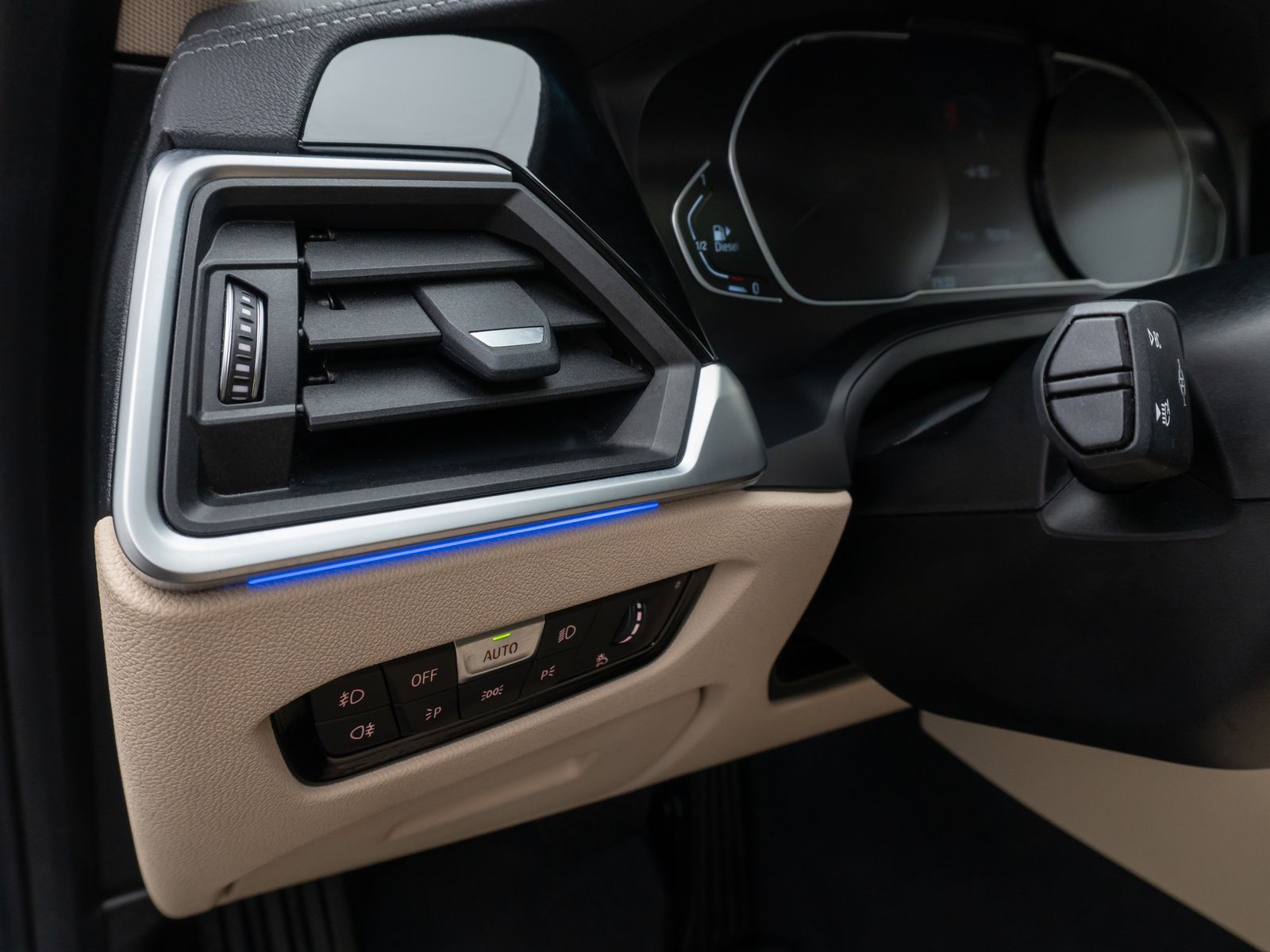 Fahrzeugabbildung BMW 320d Luxury Line HUD DAB Laser Kamera HiFi Leder