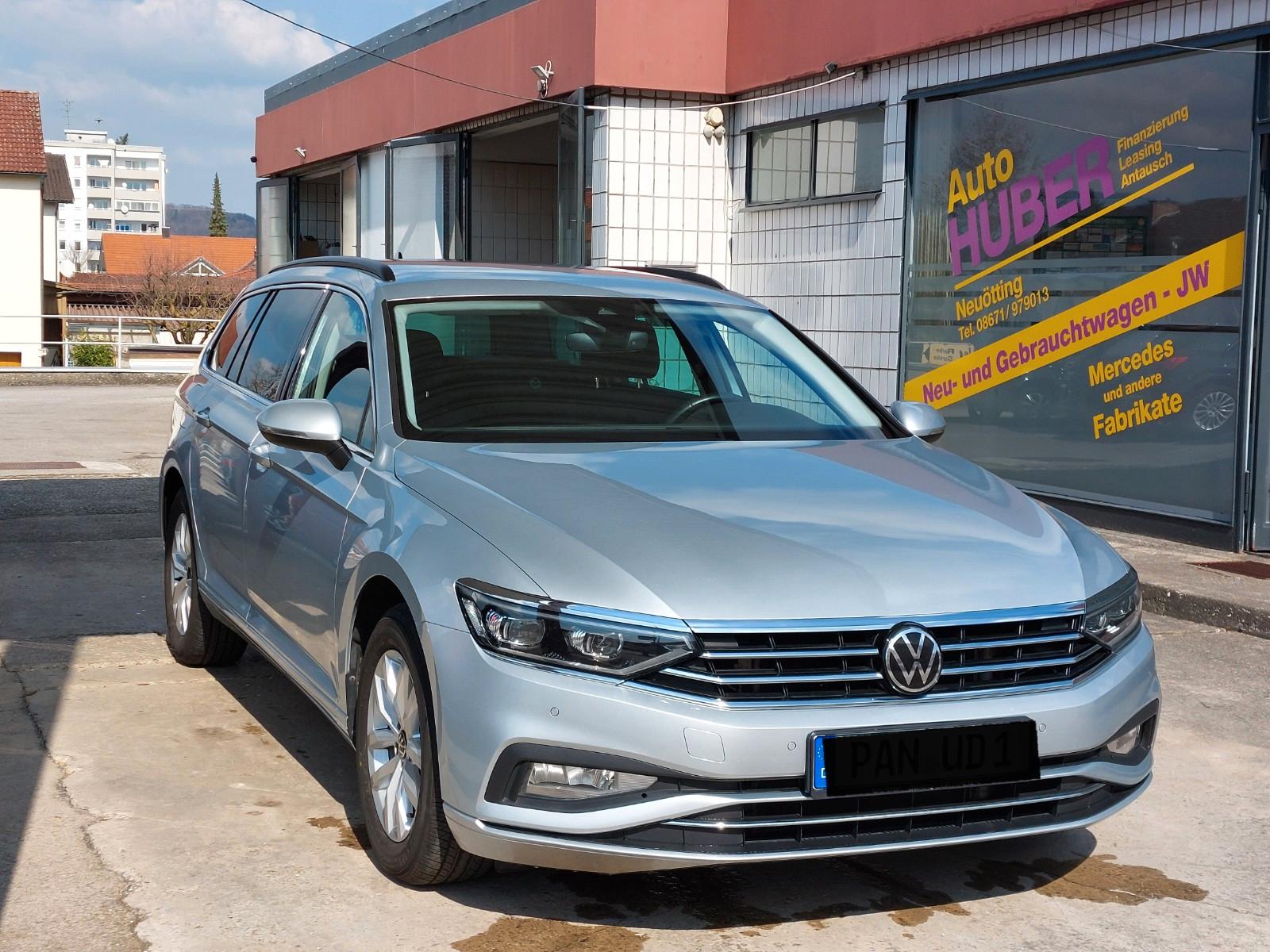 Volkswagen Passat Variant 2,0TDI Busin/IQ.LIGHT/KAM/DSG/AHK