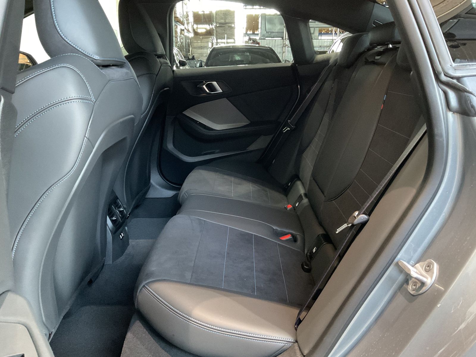 Fahrzeugabbildung BMW 220 Head-Up, Harman/Kardon, Lenkradheizung DAB
