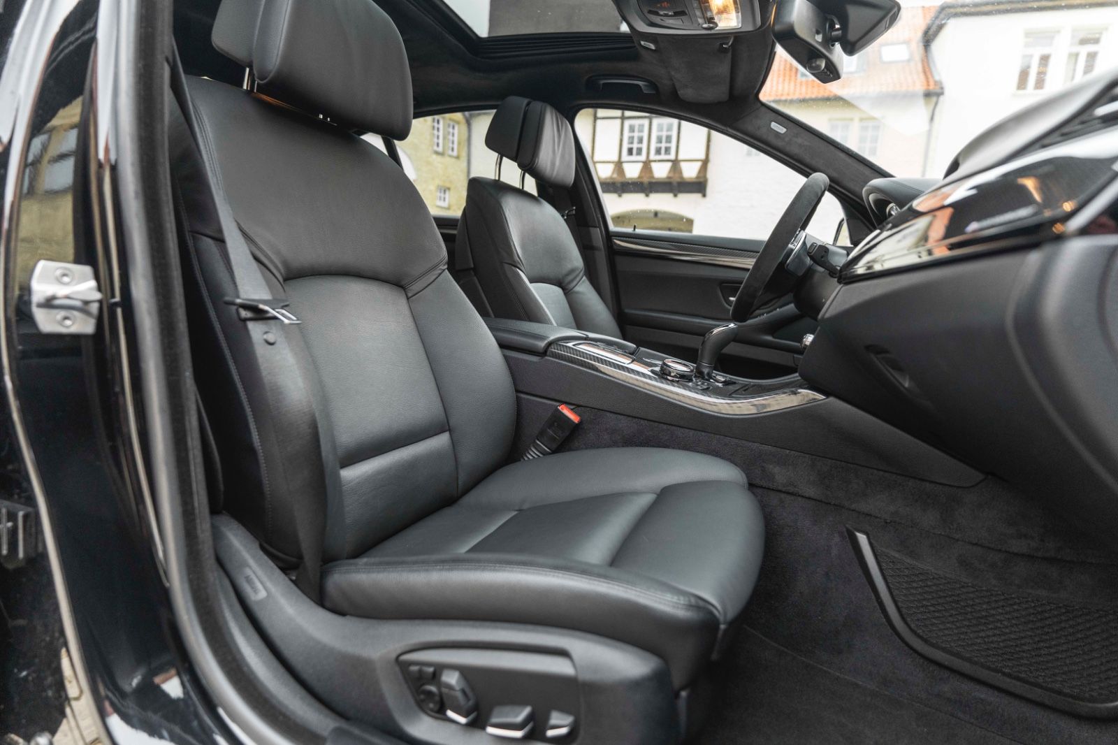 Fahrzeugabbildung BMW 550I Xdrive M-Performance HUD LED KAM NAV H&K