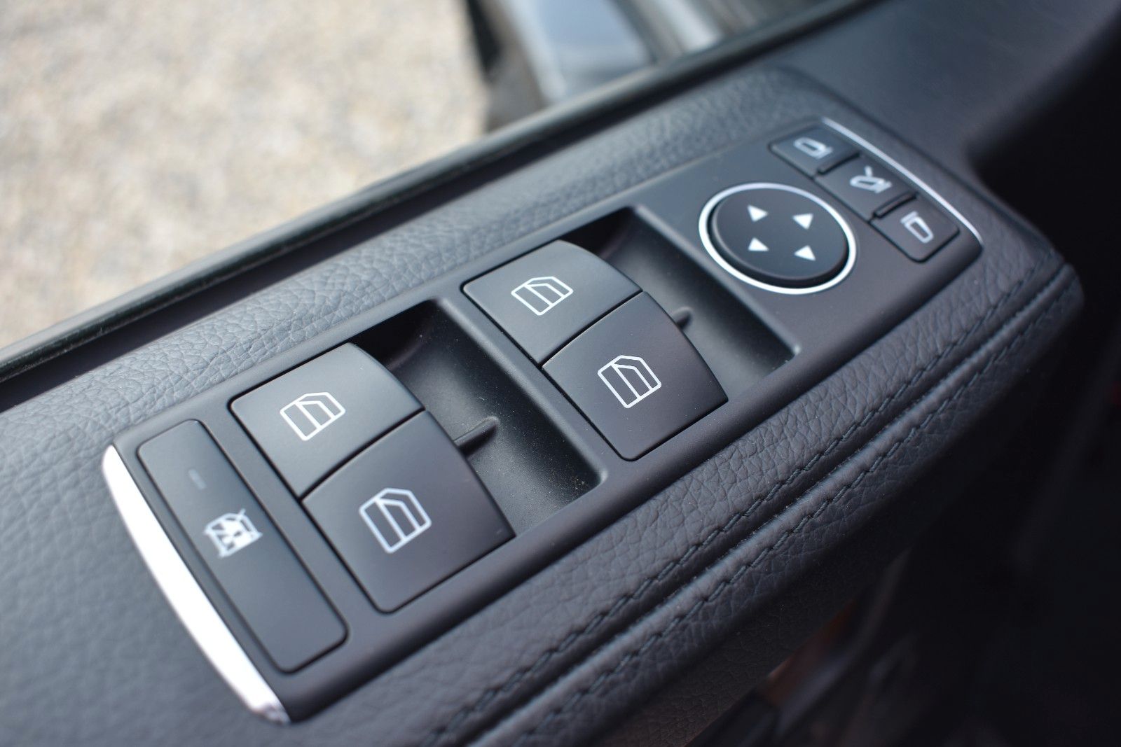 Fahrzeugabbildung Mercedes-Benz G 500 V8 1.HAND/AHK/SD/LEDER/KAMERA/TOTWINKEL