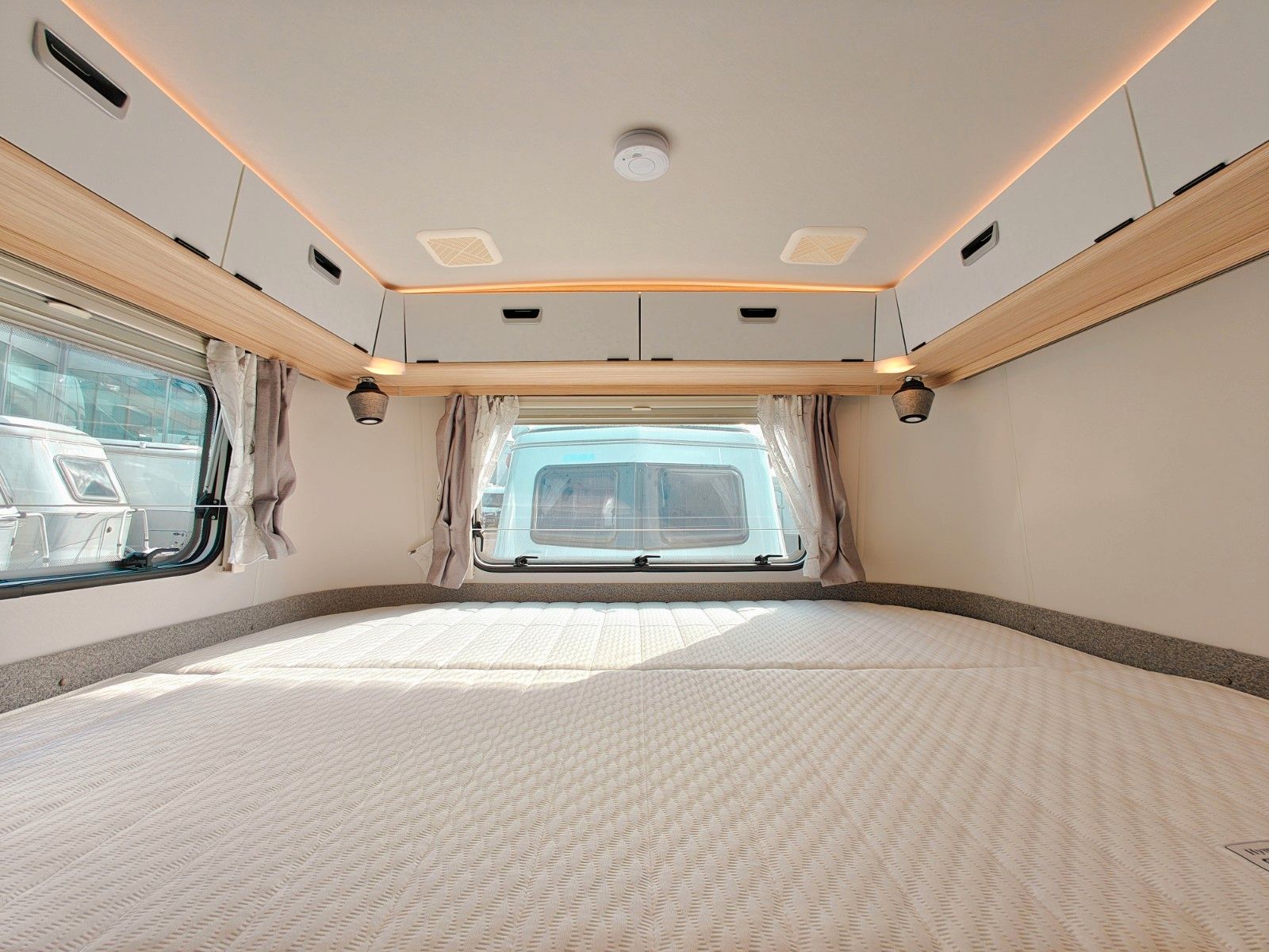 Fahrzeugabbildung HYMER / ERIBA / HYMERCAR Touring 630 Nugget Gold - Schlafdach, Combi 4E -