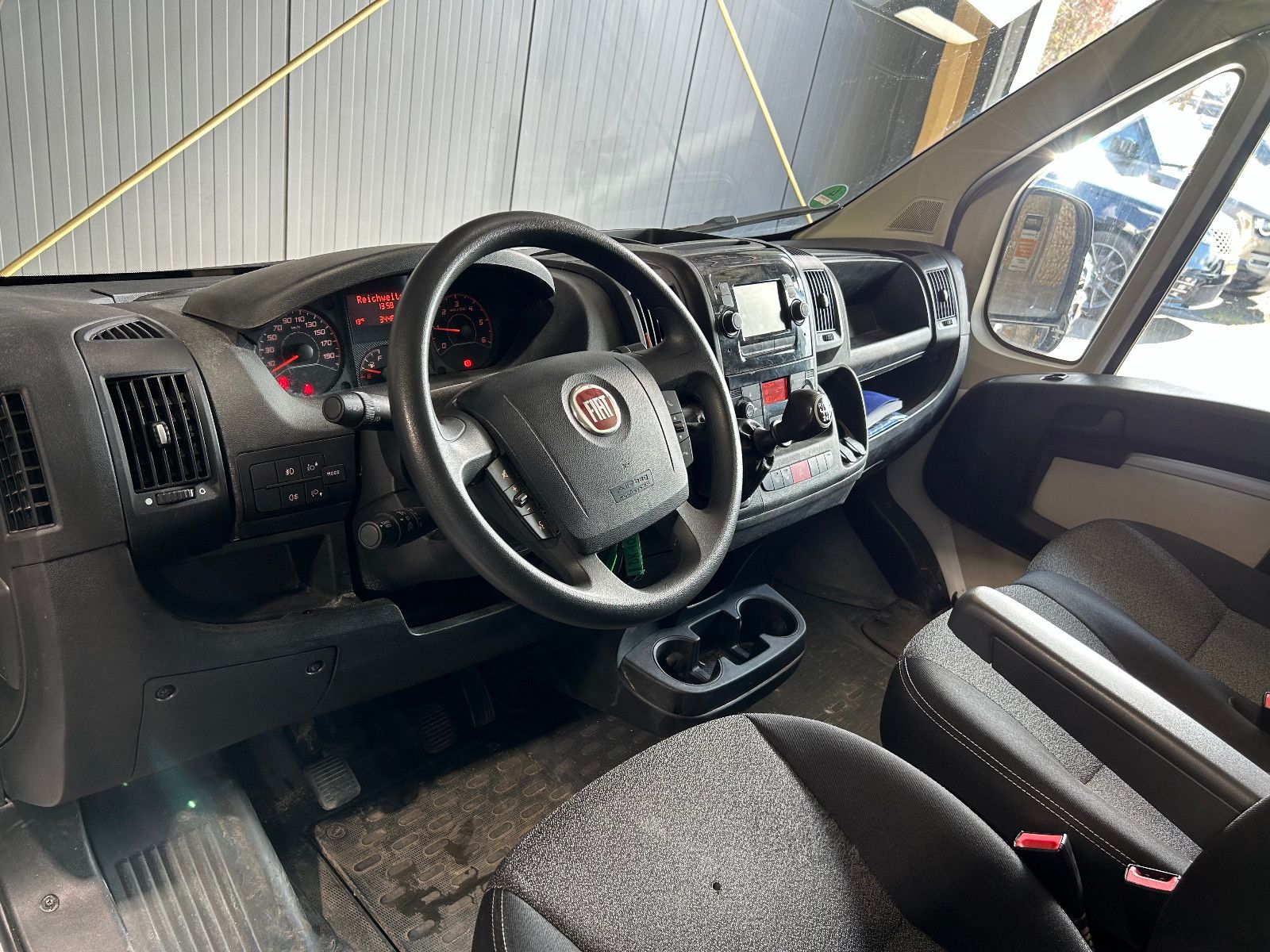 Fahrzeugabbildung Fiat Ducato Kasten 35 140 L1H1 RS: 3000 mm/3-SITZ/KAM