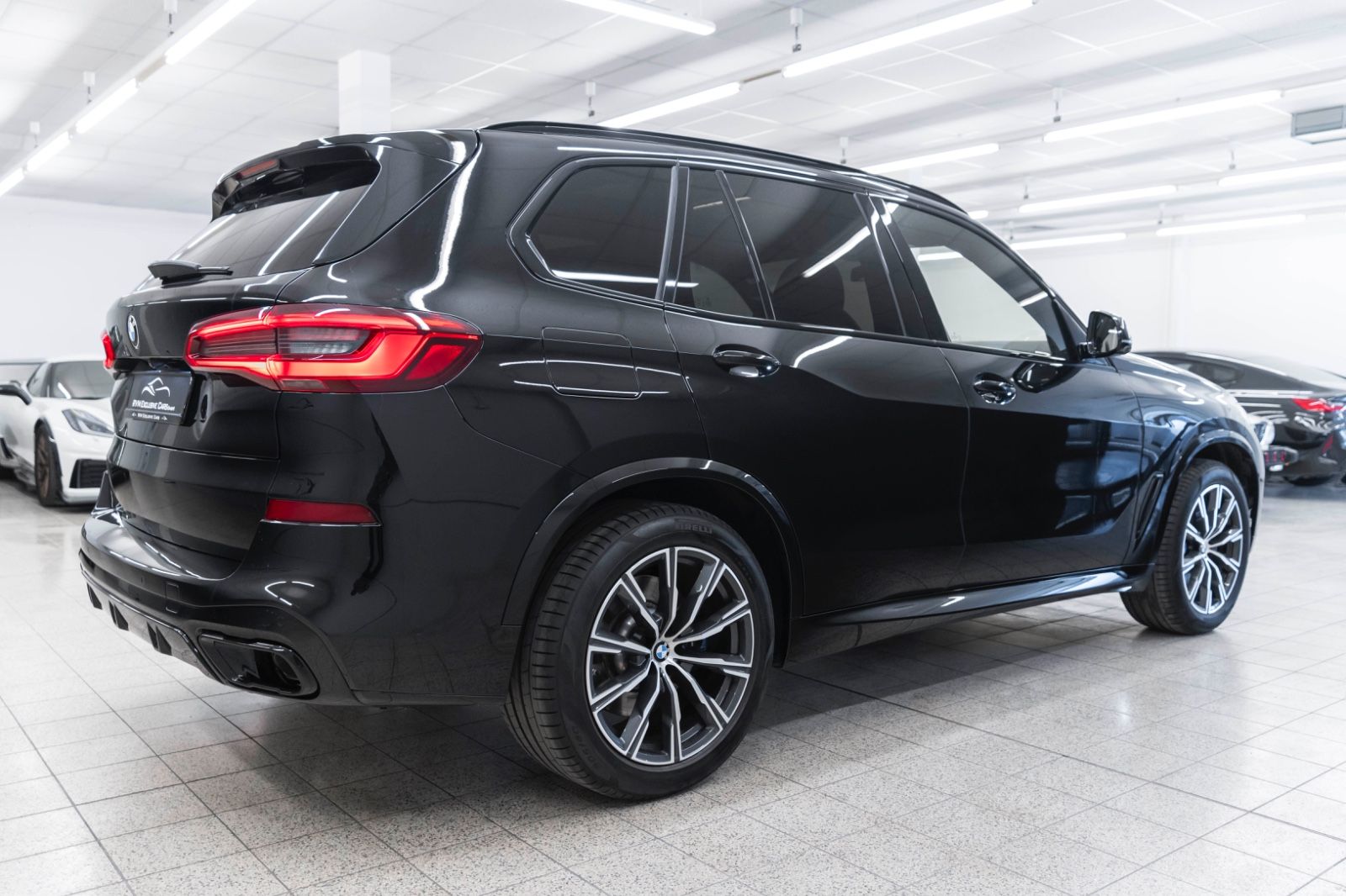 Fahrzeugabbildung BMW X5 xDrive40i M-Sportpaket HUD 360° H&K LED PDC