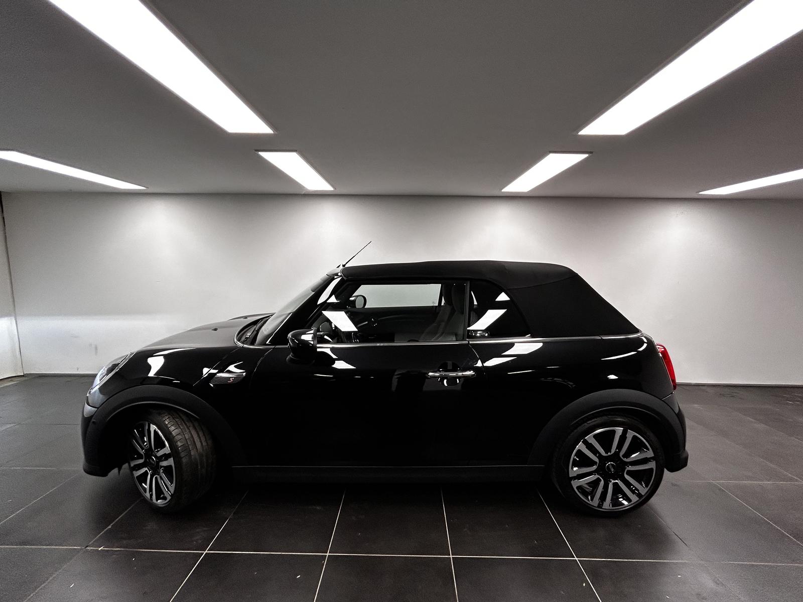 MINI Cooper S Cabrio Classic Trim Harman/Kardon Head-