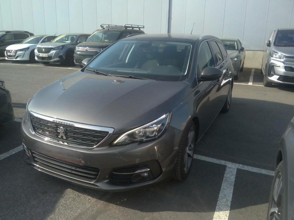 Peugeot 308 SW ALLURE 15 BHDi 130 EAT8 PANO/PDC/17