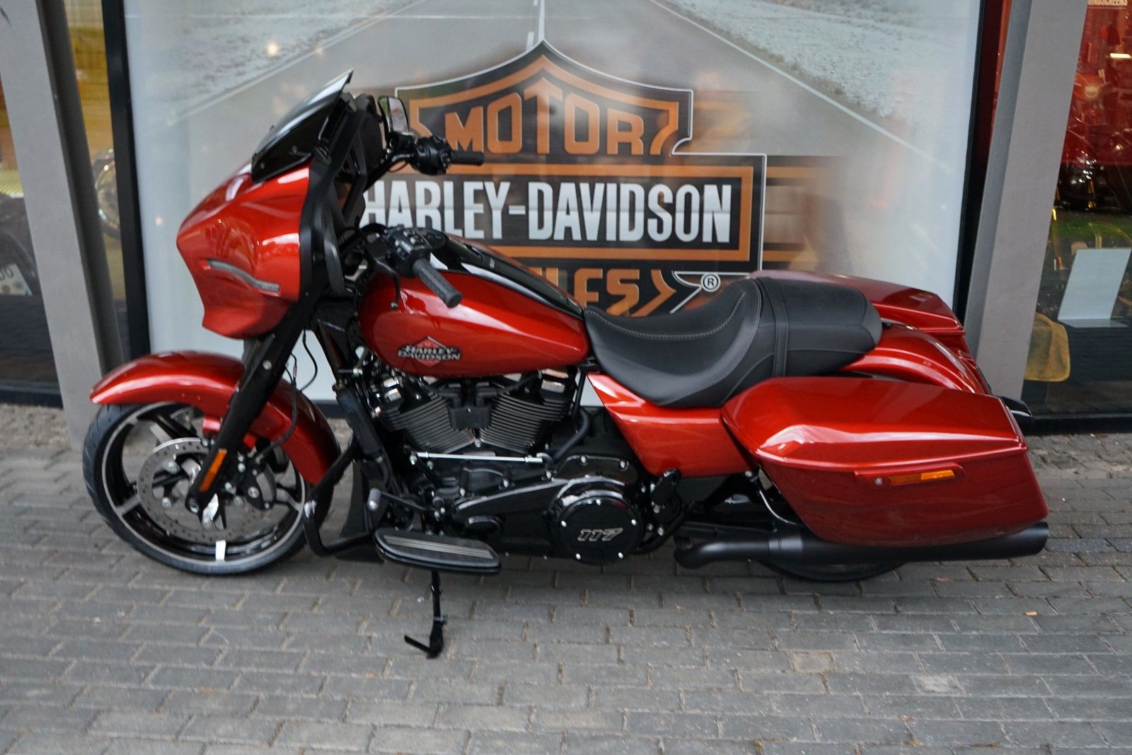 Fahrzeugabbildung Harley-Davidson Street Glide 117 FLHX - MY25 - NEU - Whiskey Fir
