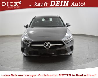 Fahrzeugabbildung Mercedes-Benz A180d LIMO 7G-DCT >NAVI+SITZHZ+PARKASS+MFL+TEMP