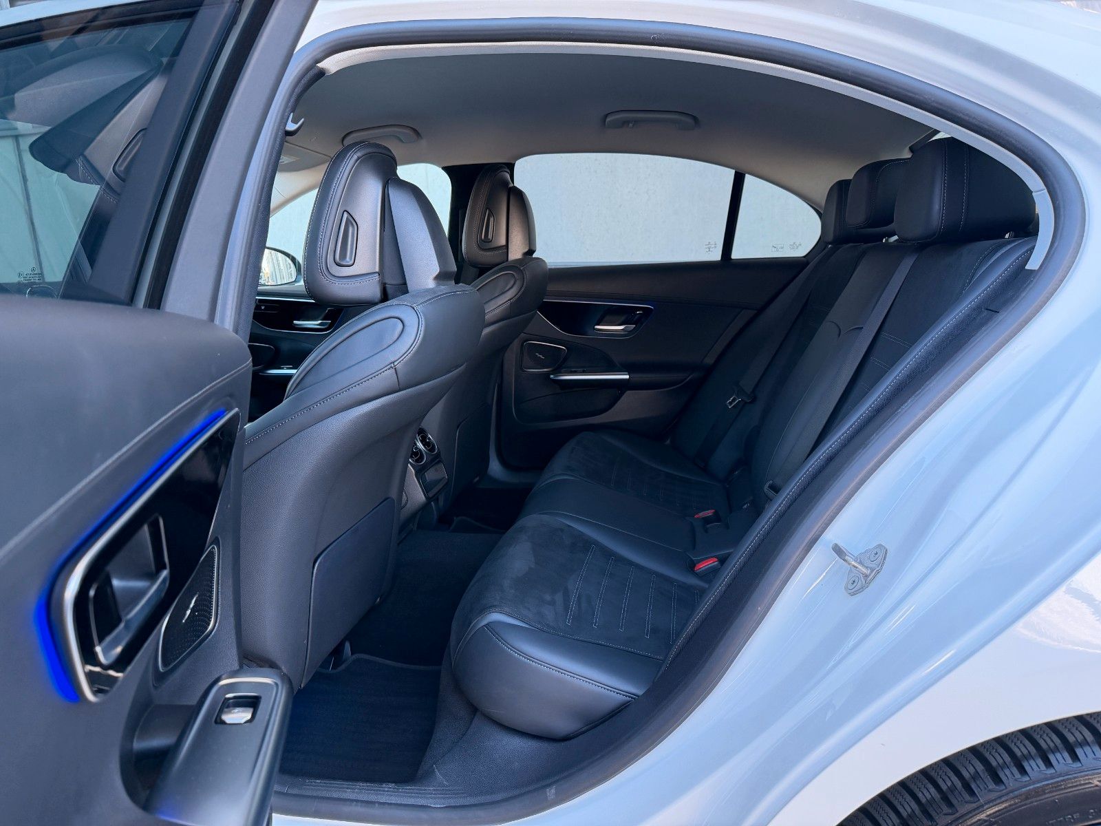 Fahrzeugabbildung Mercedes-Benz C 300 AMG Night+R-Kamera+LED+Ambiente+TOTW+18"