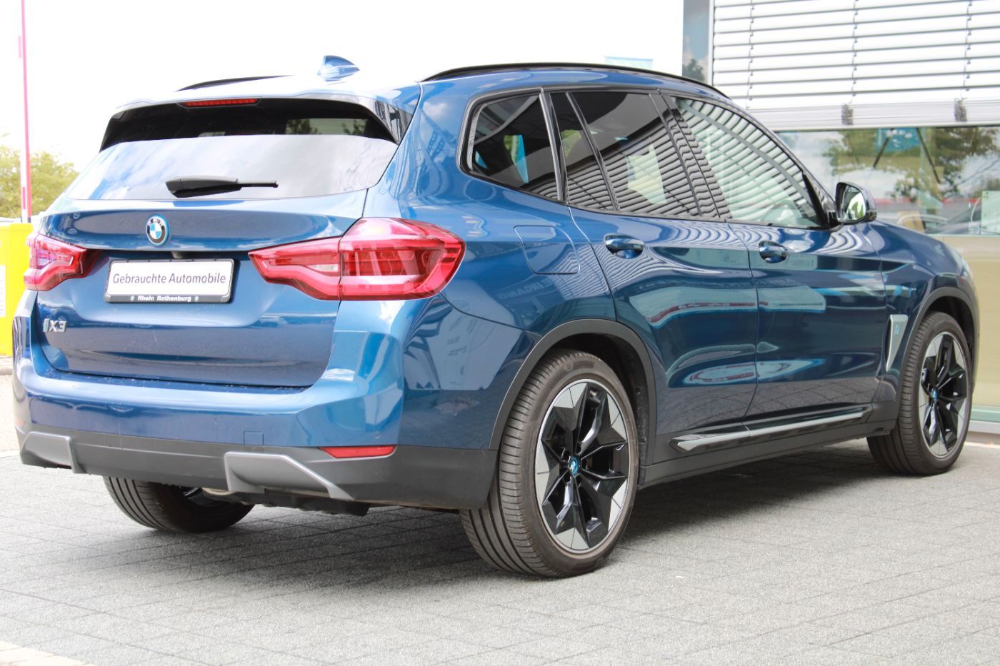 BMW iX3 HUD H&K AHK DAB 360° LED Gestiksteuerung foto 5