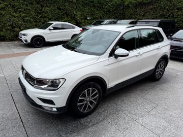 Volkswagen Tiguan - 1
