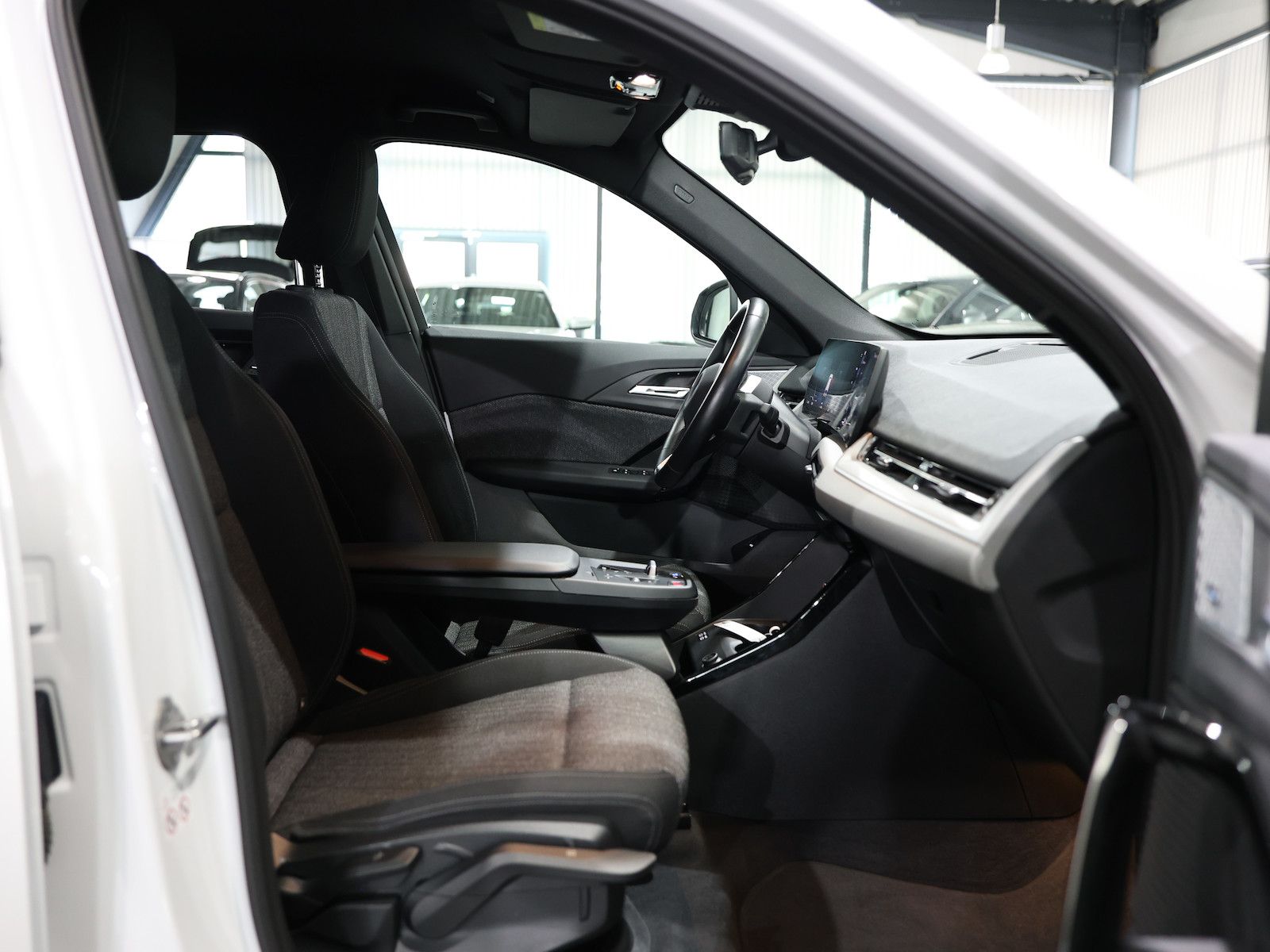 BMW iX1 30 xDrive 95,7% PREMIUM / HARMAN/KARDON, LED foto 23
