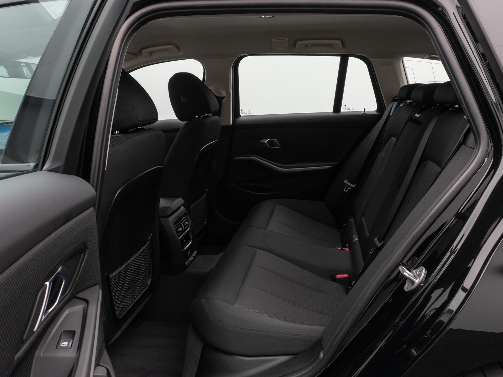 Fahrzeugabbildung BMW 318d Kamera DAB HUD Stop&Go DrivAssist Adapt.LED