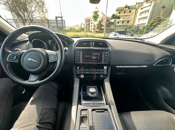 Jaguar F-Pace - 9