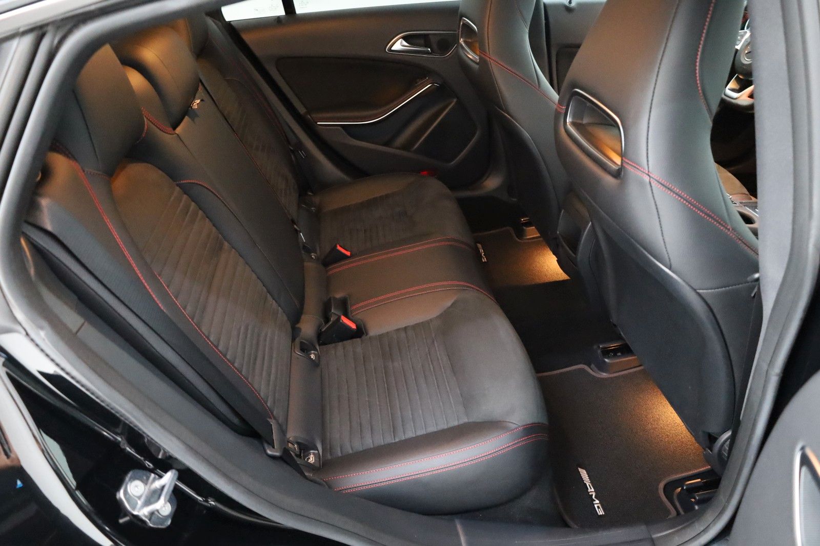 Fahrzeugabbildung Mercedes-Benz CLA 200 SB TLeder,Navi,LED,SH,Kamera,SR+WR
