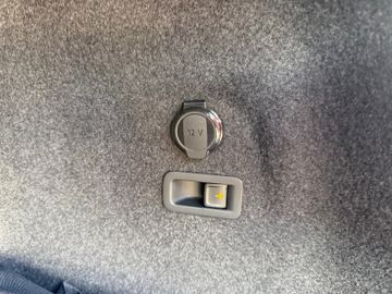 Volkswagen Golf VIII Var. Active+AHK+LED+SHZ+LHzg+Navi+Kame
