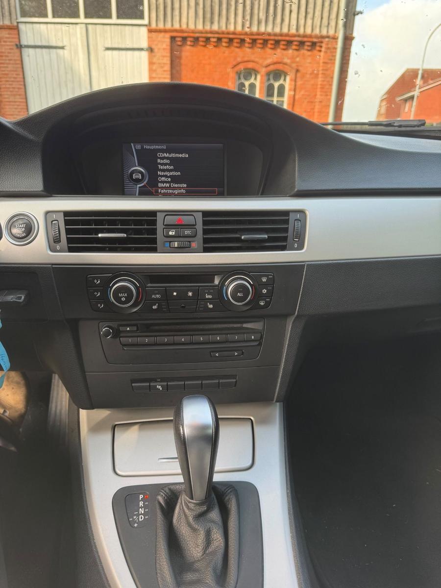 BMW 318 2010 — photo 6