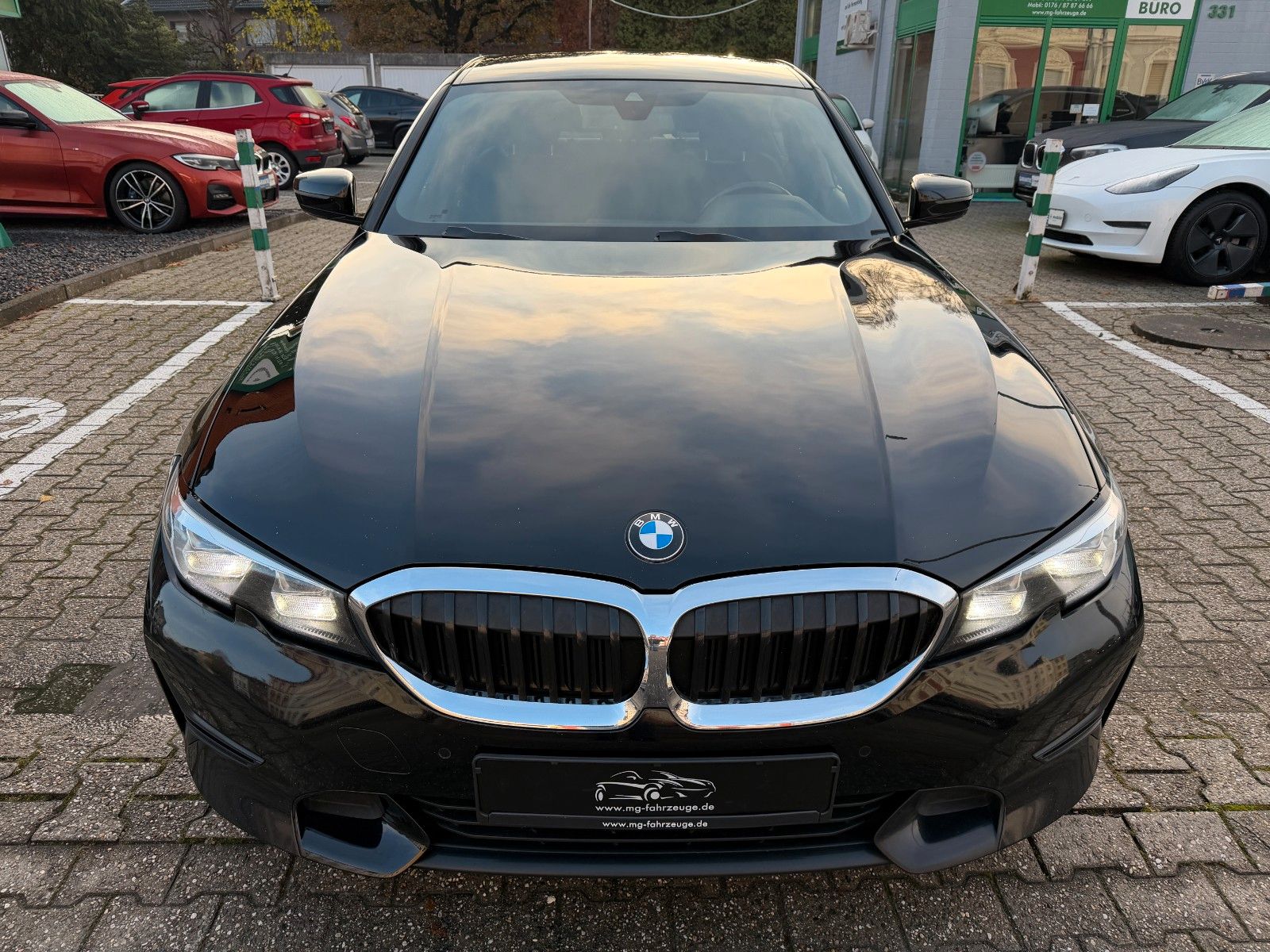 Fahrzeugabbildung BMW 318 d Sport Line NAVI STANDH LEDER LENKRADHEIZ.