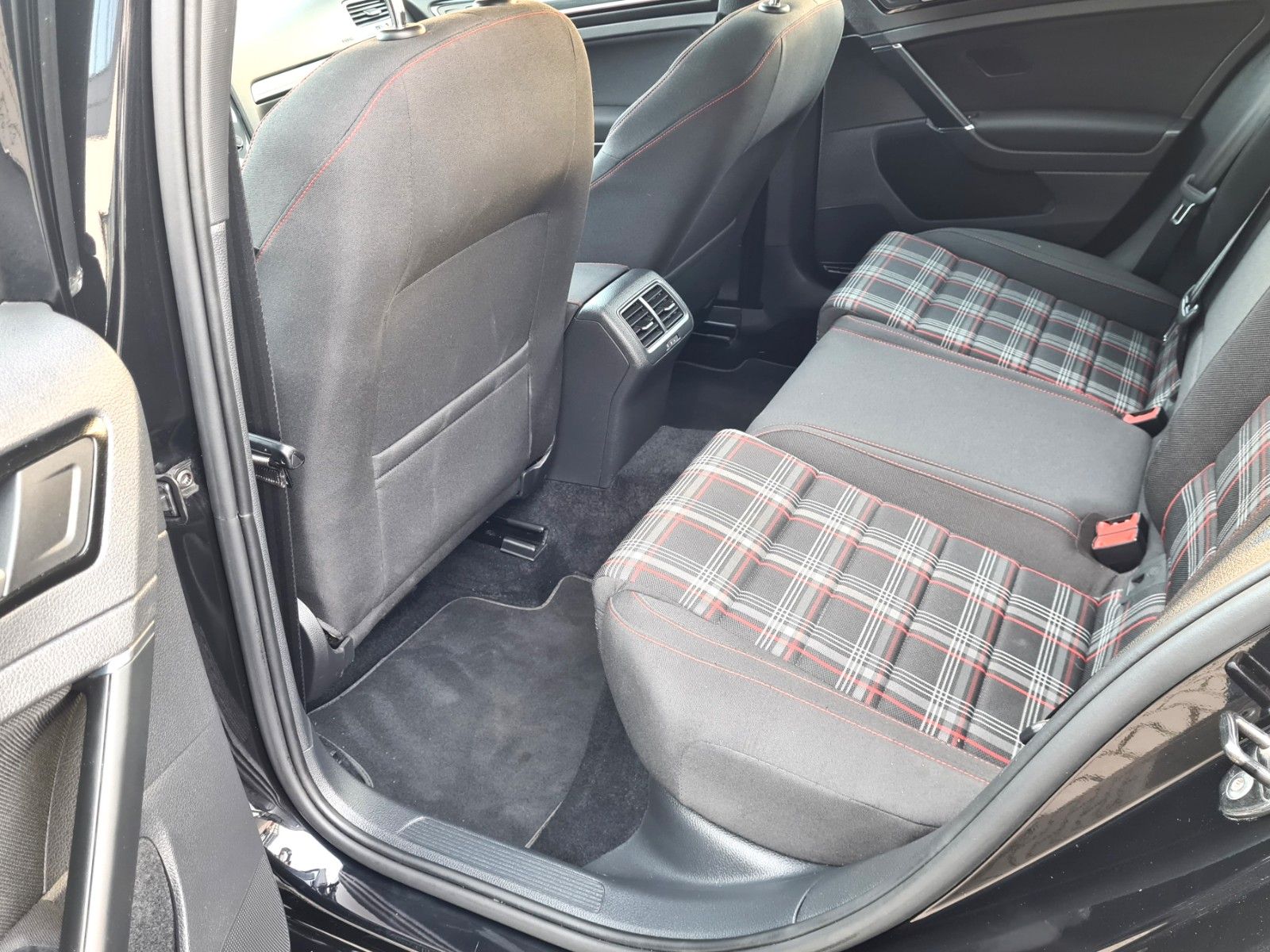 Volkswagen Golf 2.0 TSI DSG BMT GTI foto 8