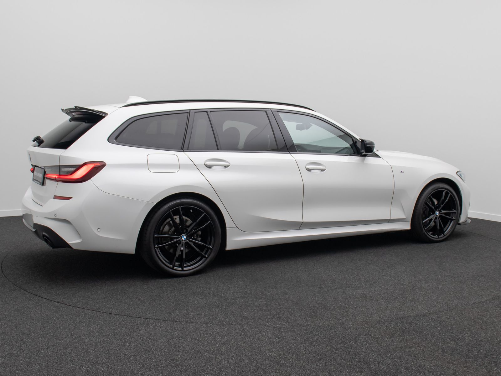 Fahrzeugabbildung BMW 320d xD M Sport ACC Kamera HUD AHK Laser DAB 19"