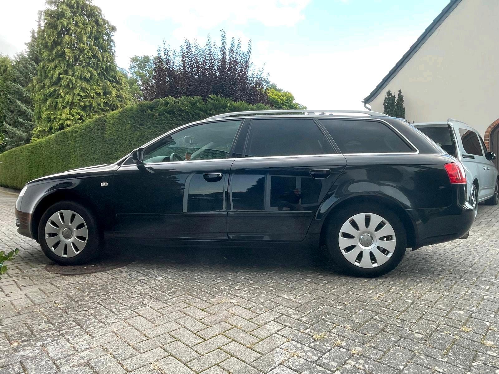 Audi A4 2005 — rear view