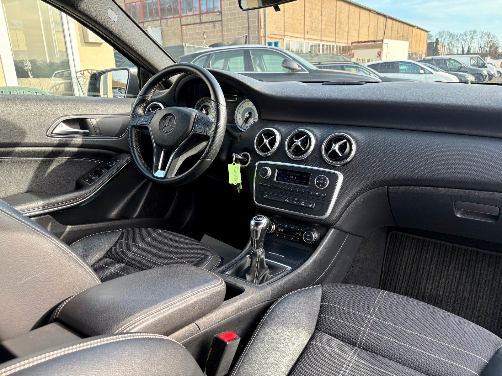 Fahrzeugabbildung Mercedes-Benz A 200 BE Xenon Leder PDC SPORTSITZE 2.HAND SHZ