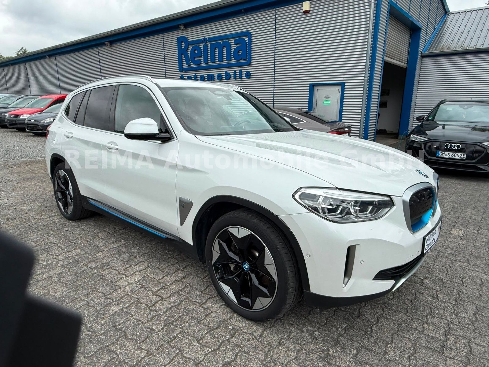 Fahrzeugabbildung BMW iX3 , Pano, HUD, AHK, SOH 91,5%