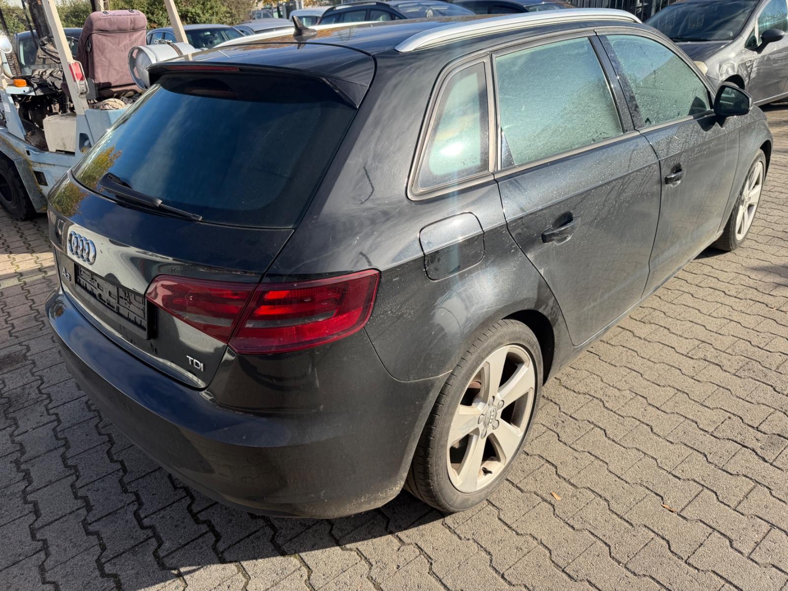 Audi A3 2015 — салон