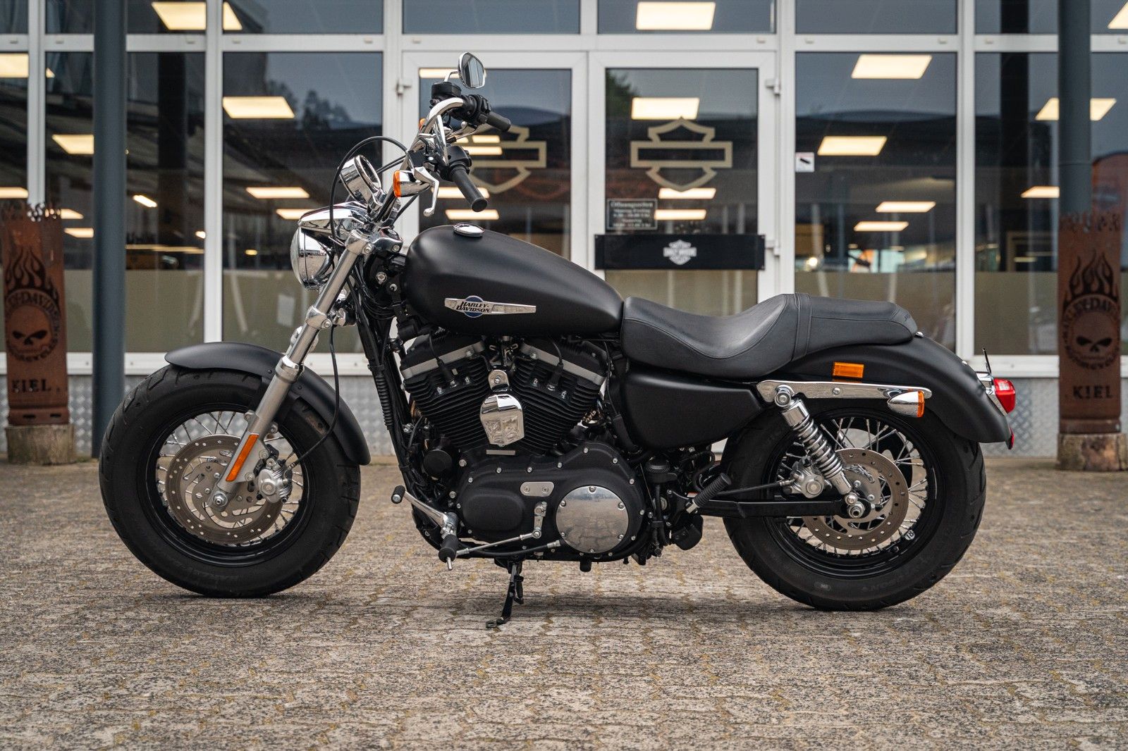 Fahrzeugabbildung Harley-Davidson Sportster XL1200CB Custom Limited -Vance&Hines-