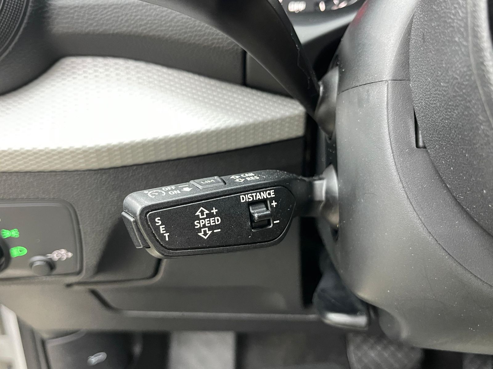 Fahrzeugabbildung Audi Q2 35d Quatt S-Tr. LED+KLIMAUT+HIFI+APS+DAB+ACC