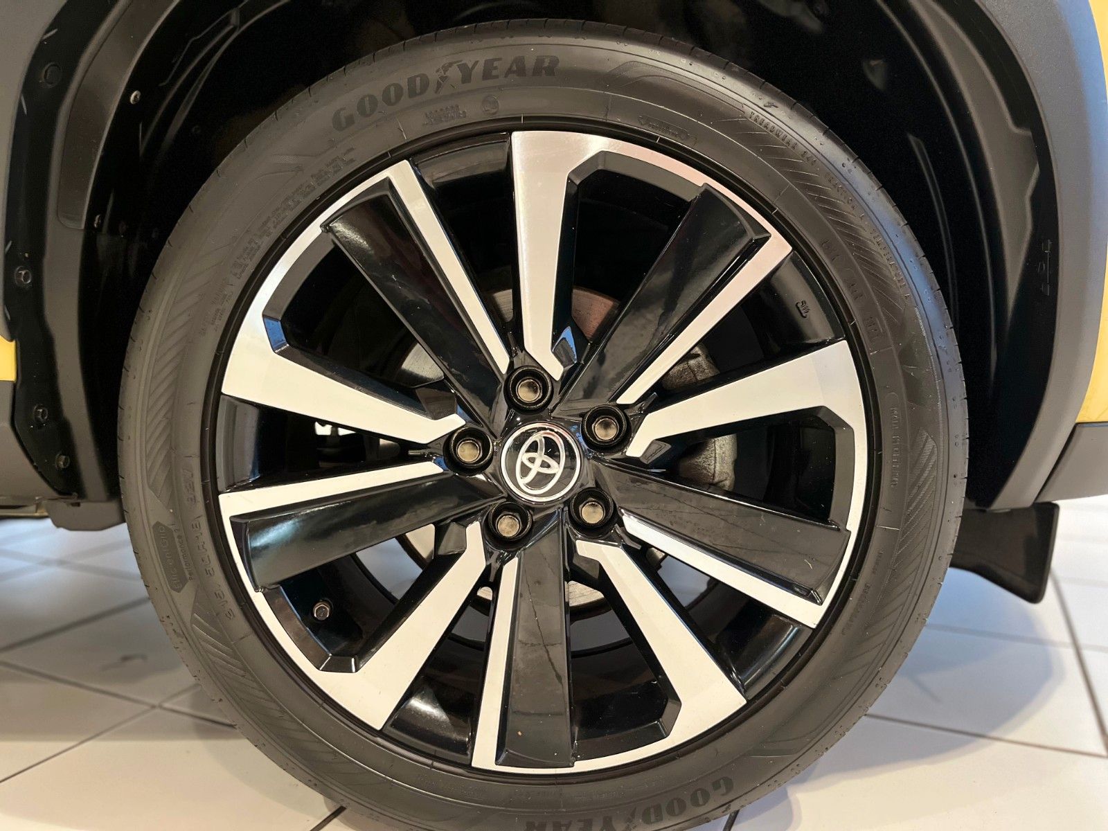 Fahrzeugabbildung Toyota Yaris Cross Premiere Edition Allrad