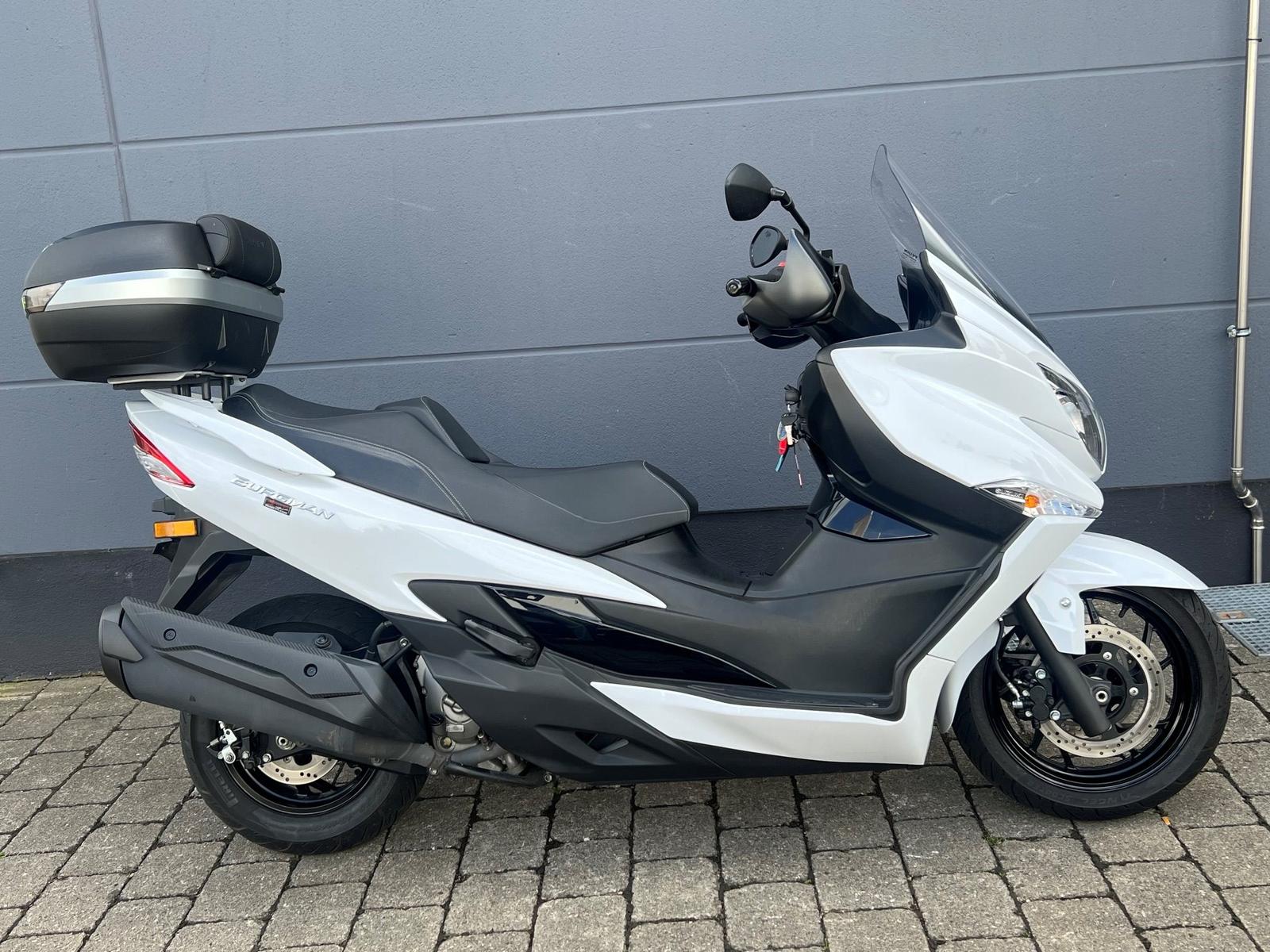 Suzuki Burgman 400 inkl. Topcase, Handschützer &