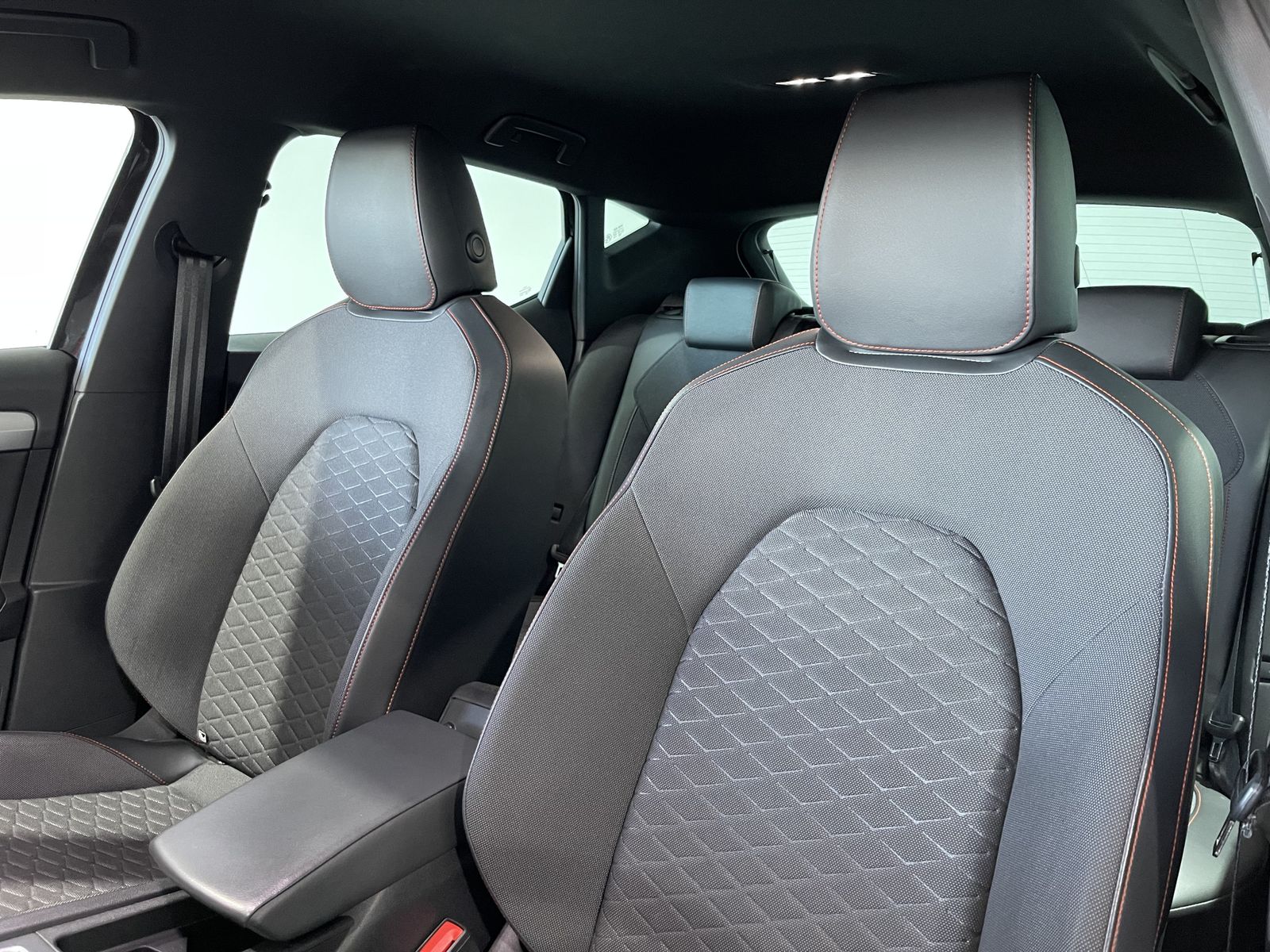Fahrzeugabbildung SEAT Leon FR 2.0 TDI*LED*Navi*Beats*ACC*Navi*