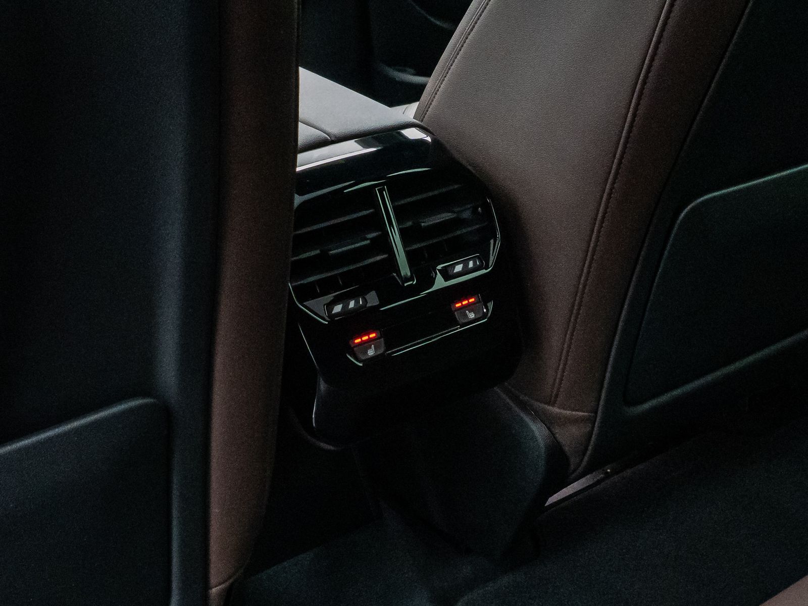 Fahrzeugabbildung BMW iX xD40 Sport DAB SoftClose SkyLounge H/K 21Zoll