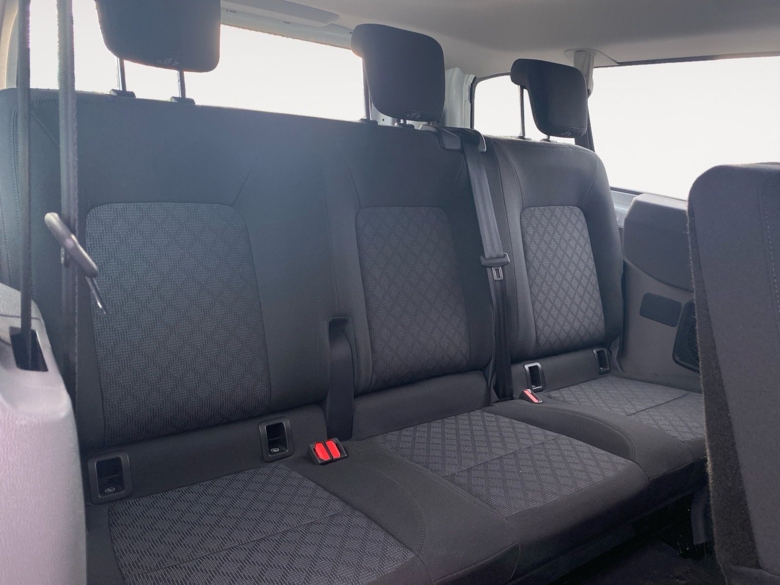 Fahrzeugabbildung Volkswagen T7 Kombi Klima Exterieurpaket Ganzjahresreifen